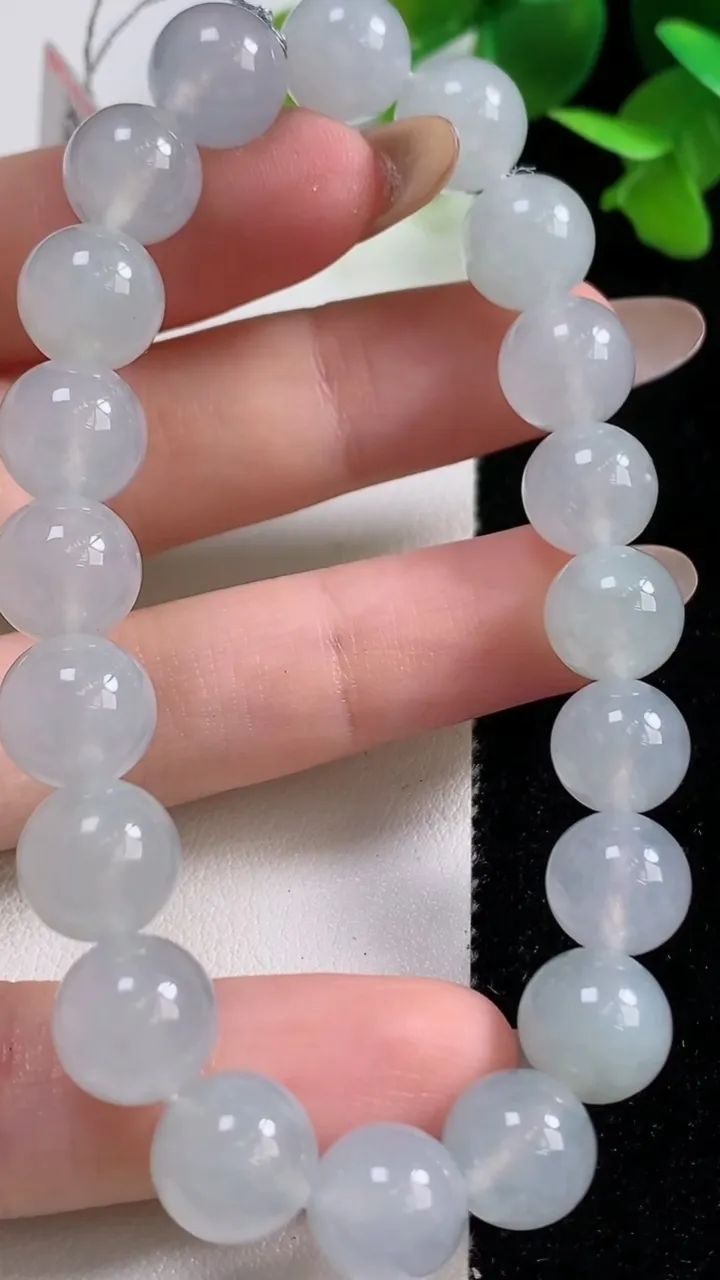 天然A货翡翠种白冰圆珠手串，尺寸10-20颗，重量:33.96g10月29日
工厂直销收藏佳品,种好水足，色泽均匀，有种有色，上手高大气！
