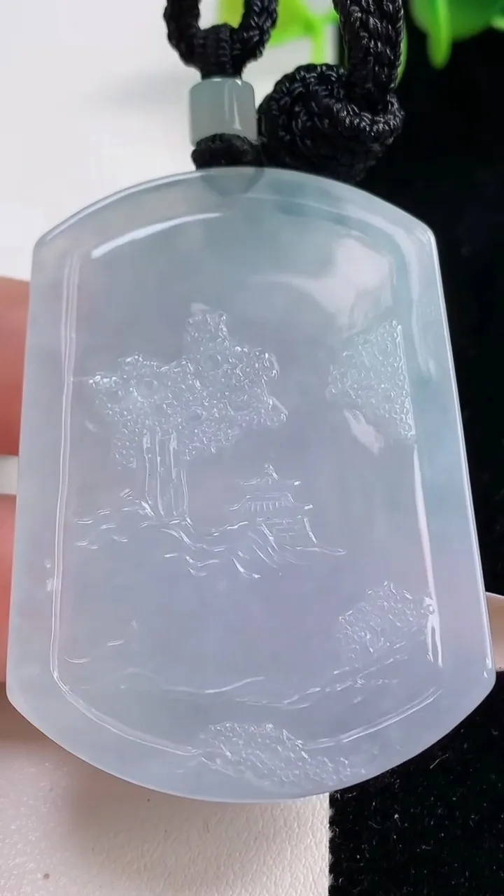 天然A货翡翠冰种紫罗兰山水牌吊坠，尺寸53.7-39.5-6.8，重量:36.70g
10月29日