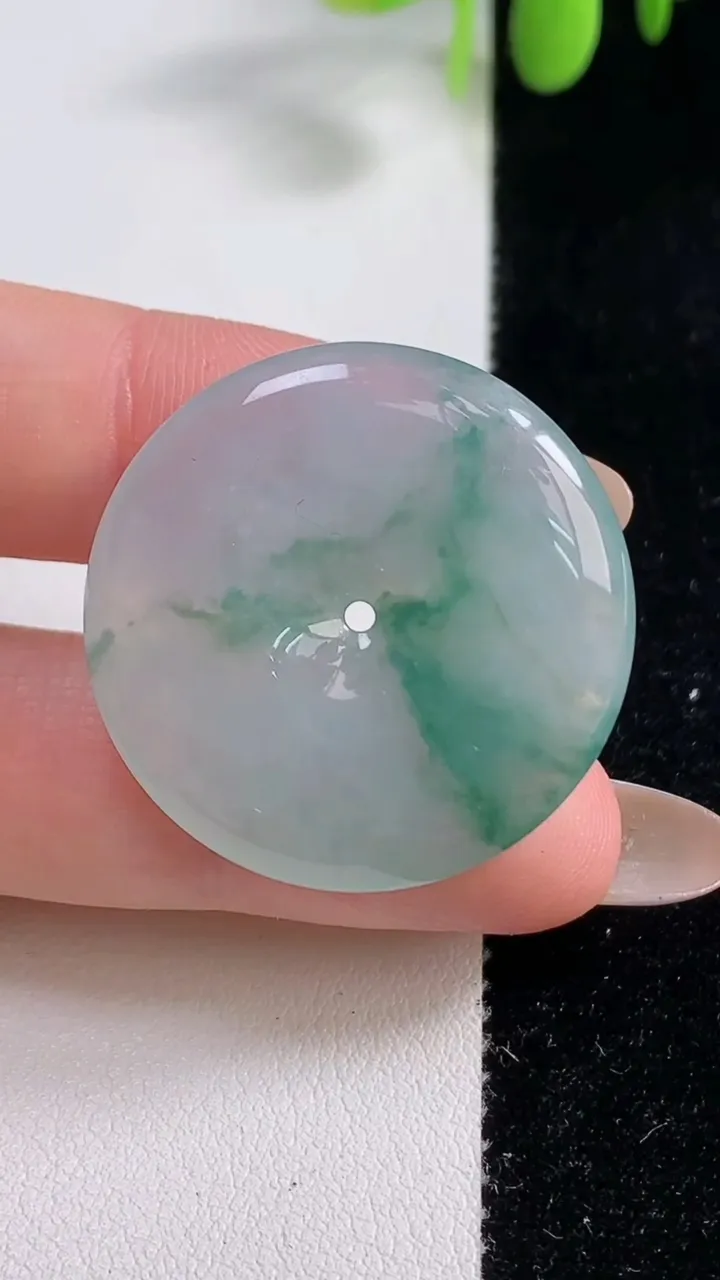 天然A货翡翠冰种飘花平安扣吊坠，尺寸30.8-5，重量:10.00g
10月29日