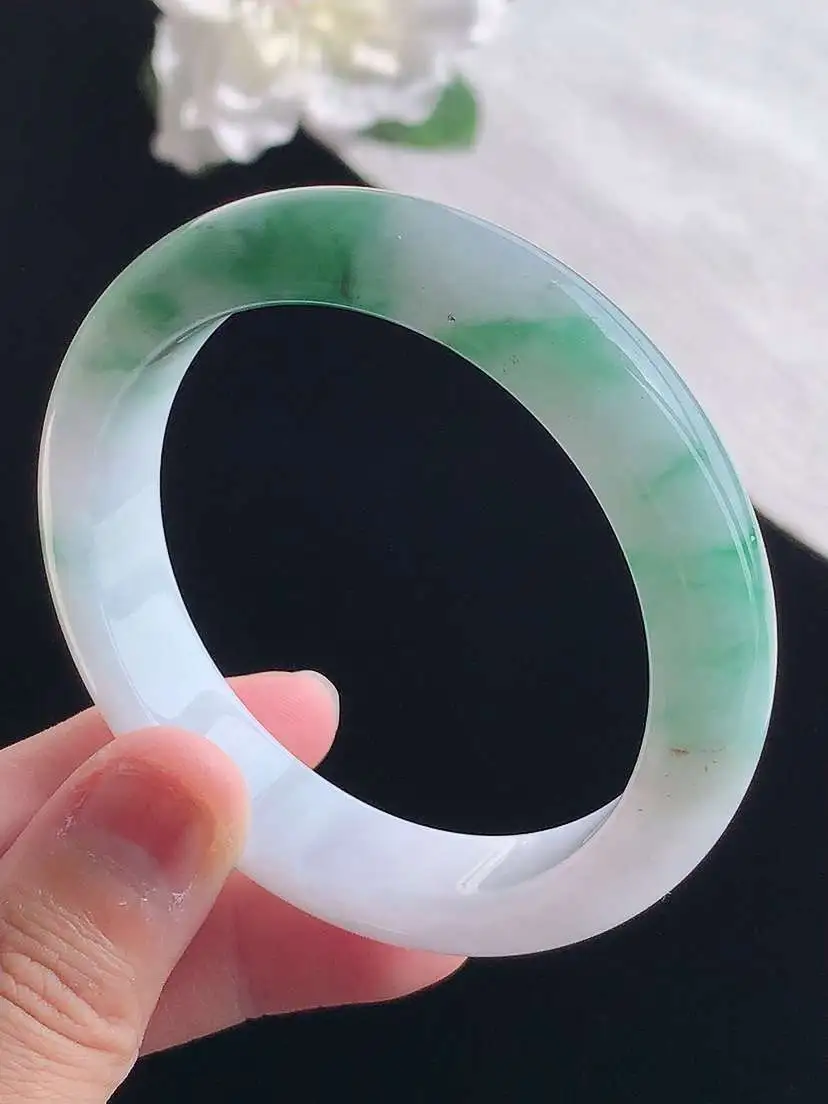 a货翡翠老坑冰种飘绿半山半水正装正圈手镯53-54圈口 尺寸53.4×12.6×8mm 重量51.8