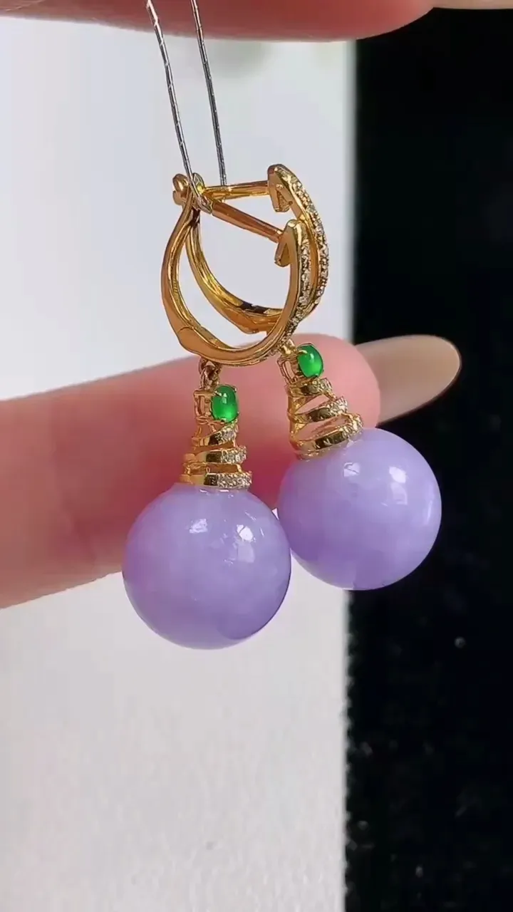 天然A货翡翠18K金紫罗兰圆珠耳坠，尺寸10.7，重量:6.41g10月29日
工厂直销收藏佳品,种