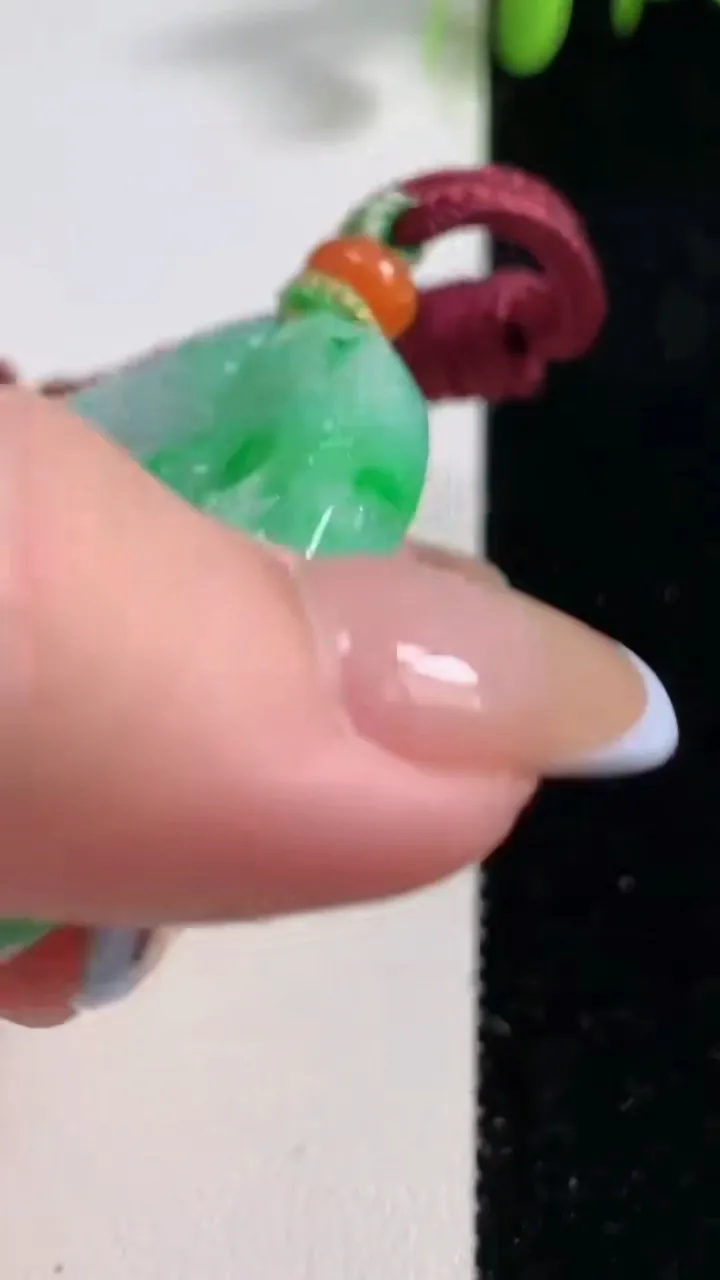 天然A货翡翠山水牌吊坠，尺寸51-44.4-6.5，重量:33.34g
10月29日