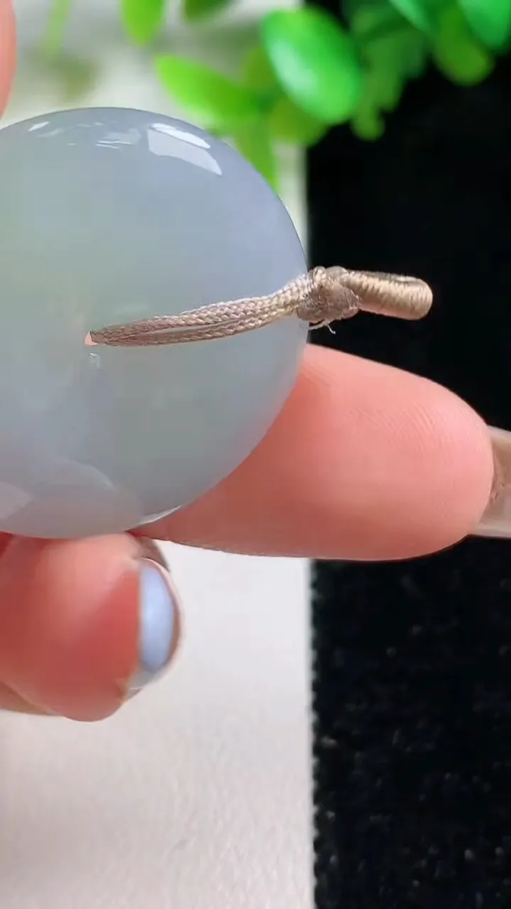 天然A货翡翠平安扣吊坠，尺寸28.7-5.4，重量:10.07g
10月29日