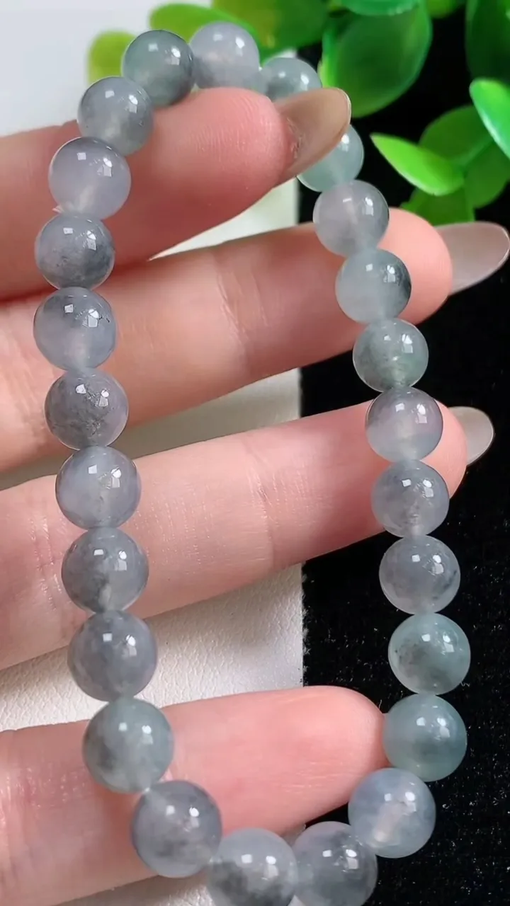 天然A货翡翠种乌鸡种圆珠手串，尺寸7.2-25颗，重量:17.80g10月29日
工厂直销收藏佳品,种好水足，色泽均匀，有种有色，上手高大气！