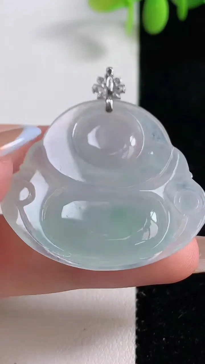 天然A货翡翠佛公吊坠，尺寸35.3-37.6-6，重量:12.52g
10月29日