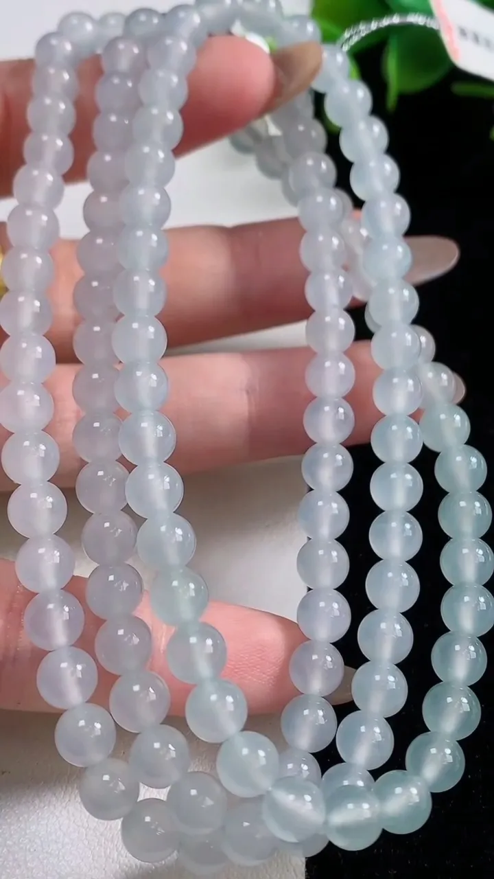 天然A货翡翠种白冰圆珠项链，尺寸5.8-118颗，重量:44.51g10月29日
工厂直销收藏佳品,种好水足，色泽均匀，有种有色，上手高大气！