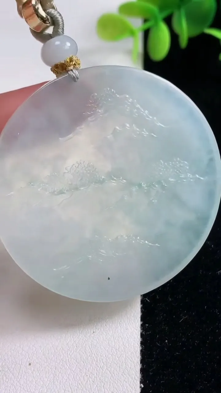 天然A货翡翠山水牌吊坠，尺寸51.9-4.5，重量:35.02g
10月29日