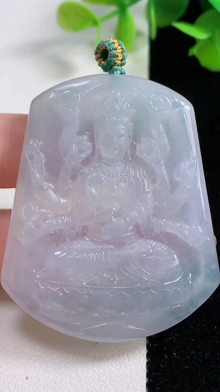 天然A货翡翠紫罗兰千手观音吊坠，尺寸55.2-42.5-5.4，重量:29.74g
10月29日