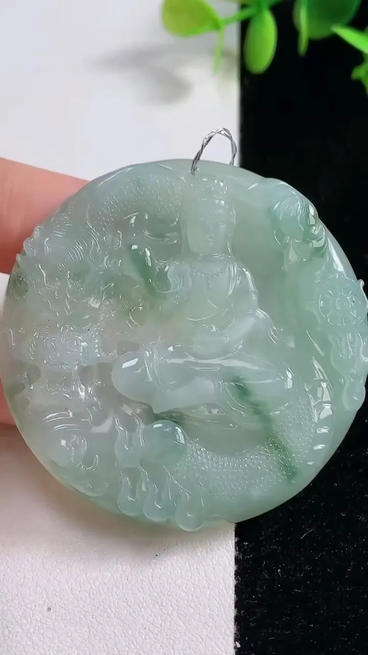 天然A货翡翠祥龙大势至菩萨吊坠，尺寸52.2-5.7，重量:32.06g
10月29日