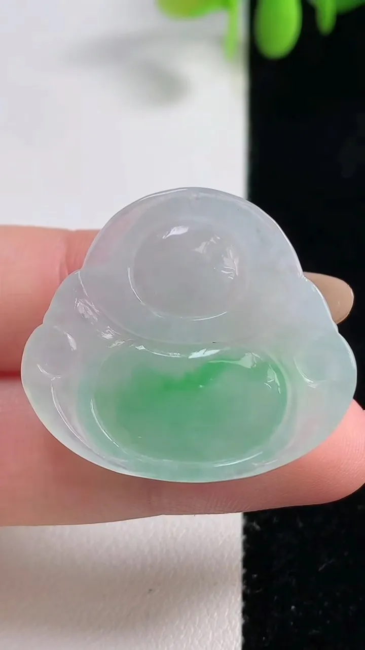 天然A货翡翠佛公吊坠，尺寸28.5-31.8-5.8，重量:8.31g
10月29日