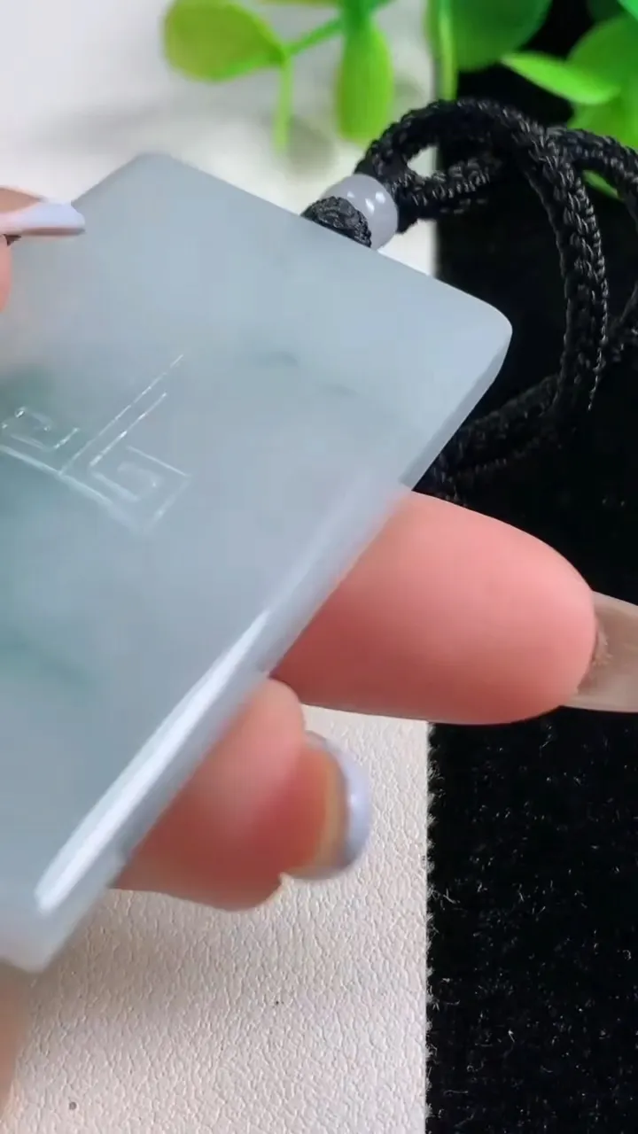 天然A货翡翠冰种飘花仿古无事牌吊坠，尺寸59-33-5，重量:37.62g
10月29日