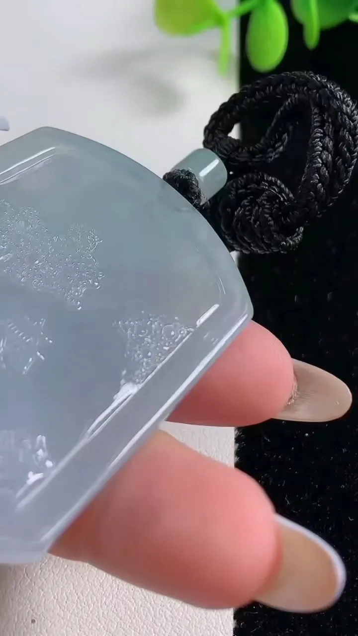 天然A货翡翠冰种紫罗兰山水牌吊坠，尺寸53.7-39.5-6.8，重量:36.70g
10月29日