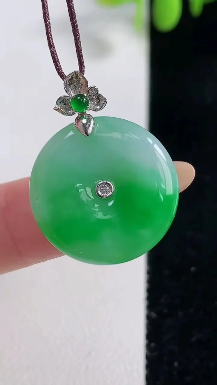 天然A货翡翠平安扣吊坠，尺寸20.9-4，重量:4.31g
10月29日