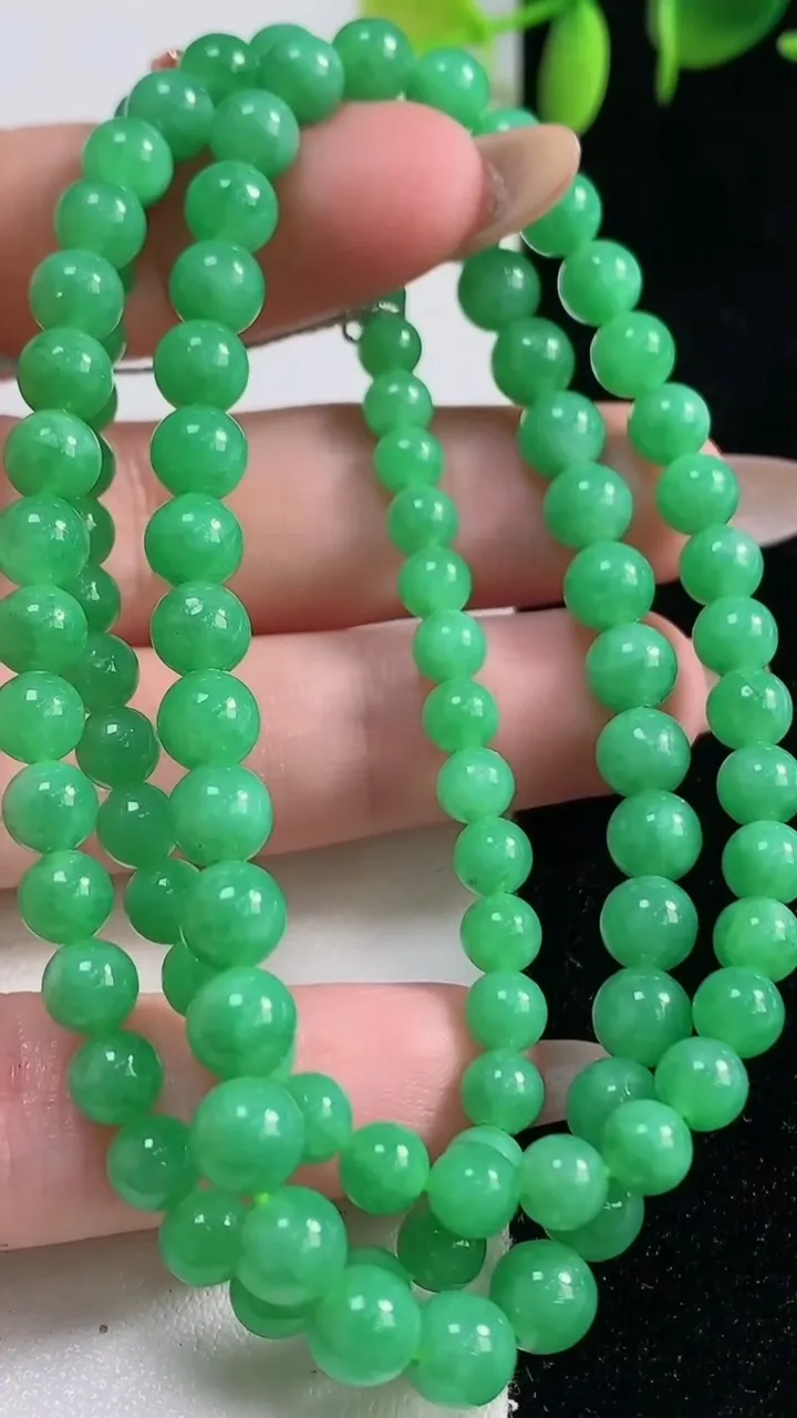 天然A货翡翠圆珠项链，尺寸6-103颗，重量:31.36g10月29日
工厂直销收藏佳品,种好水足，色泽均匀，有种有色，上手高大气！