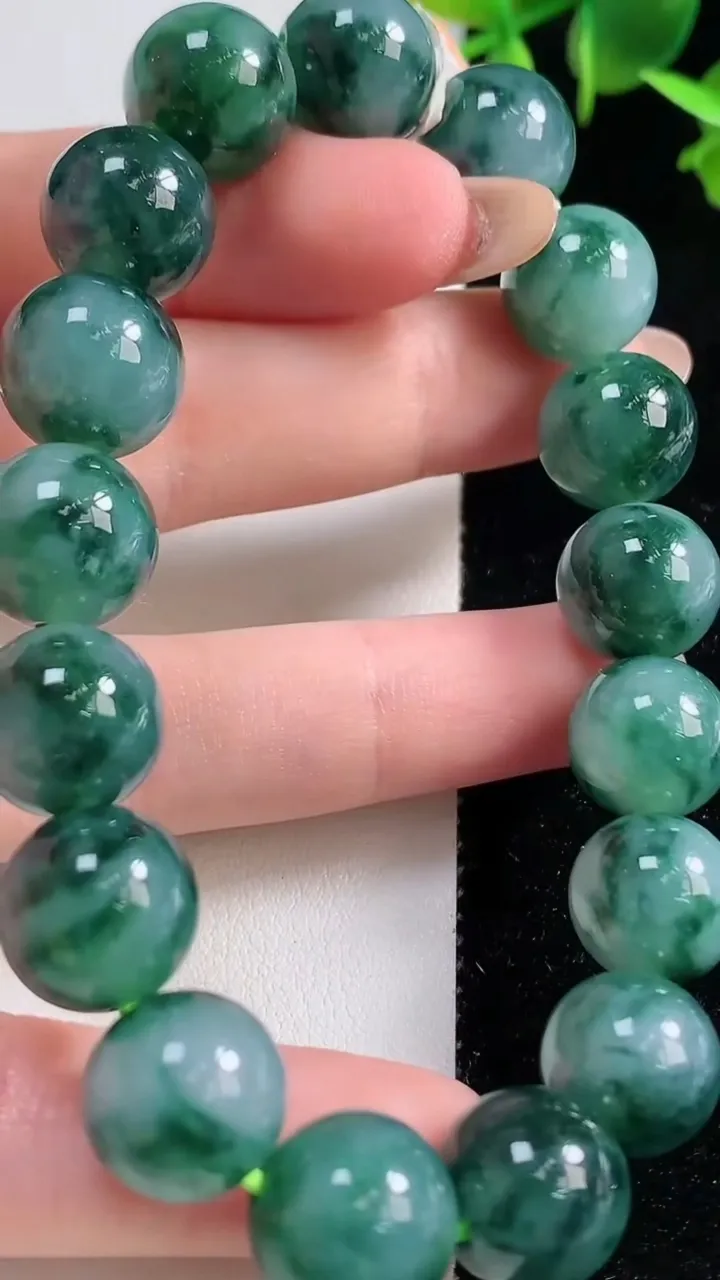 天然A货翡翠飘花圆珠手串，尺寸12.3-17颗，重量:56.06g10月29日
工厂直销收藏佳品,种