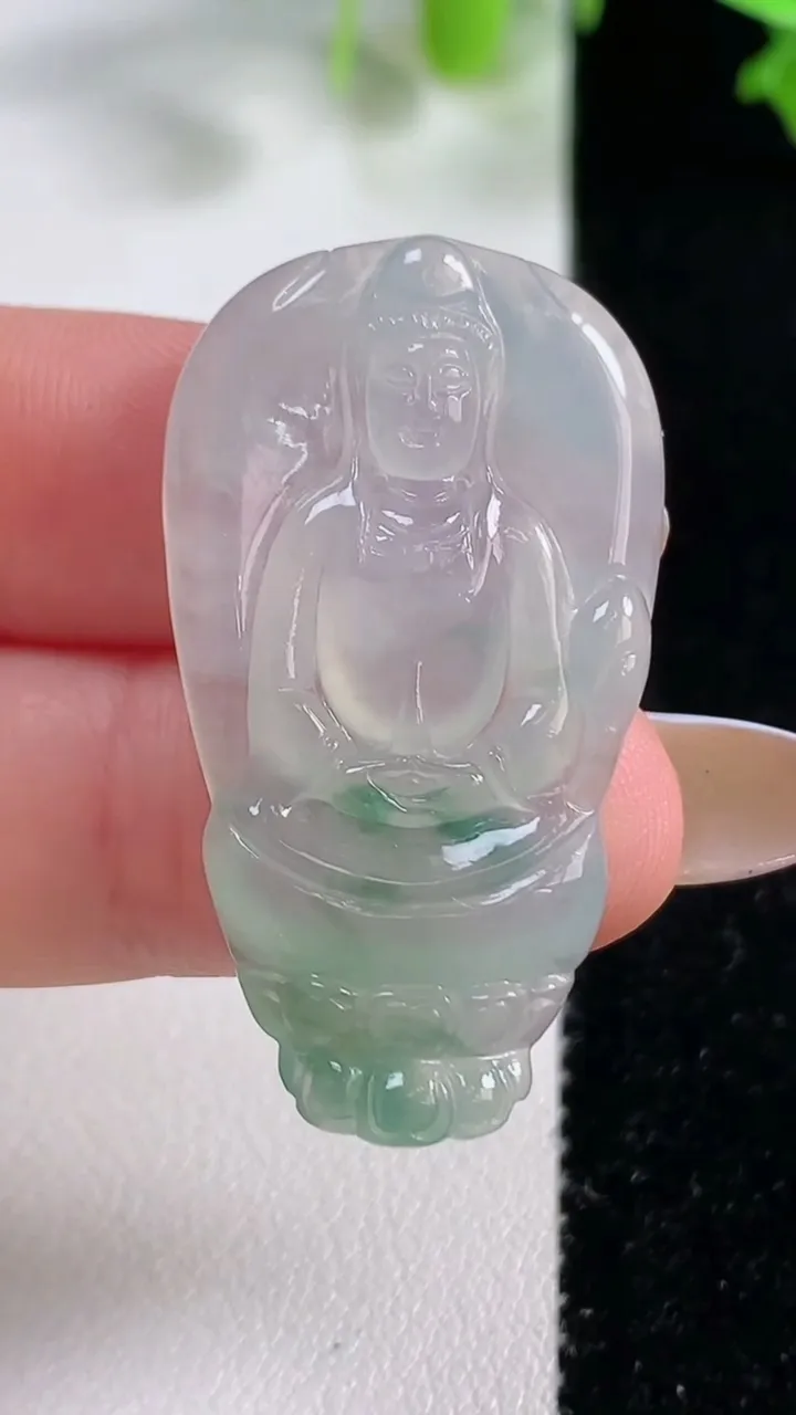 天然A货翡翠冰种飘花大势至菩萨吊坠，尺寸38-21-4.7，重量:7.34g
10月29日