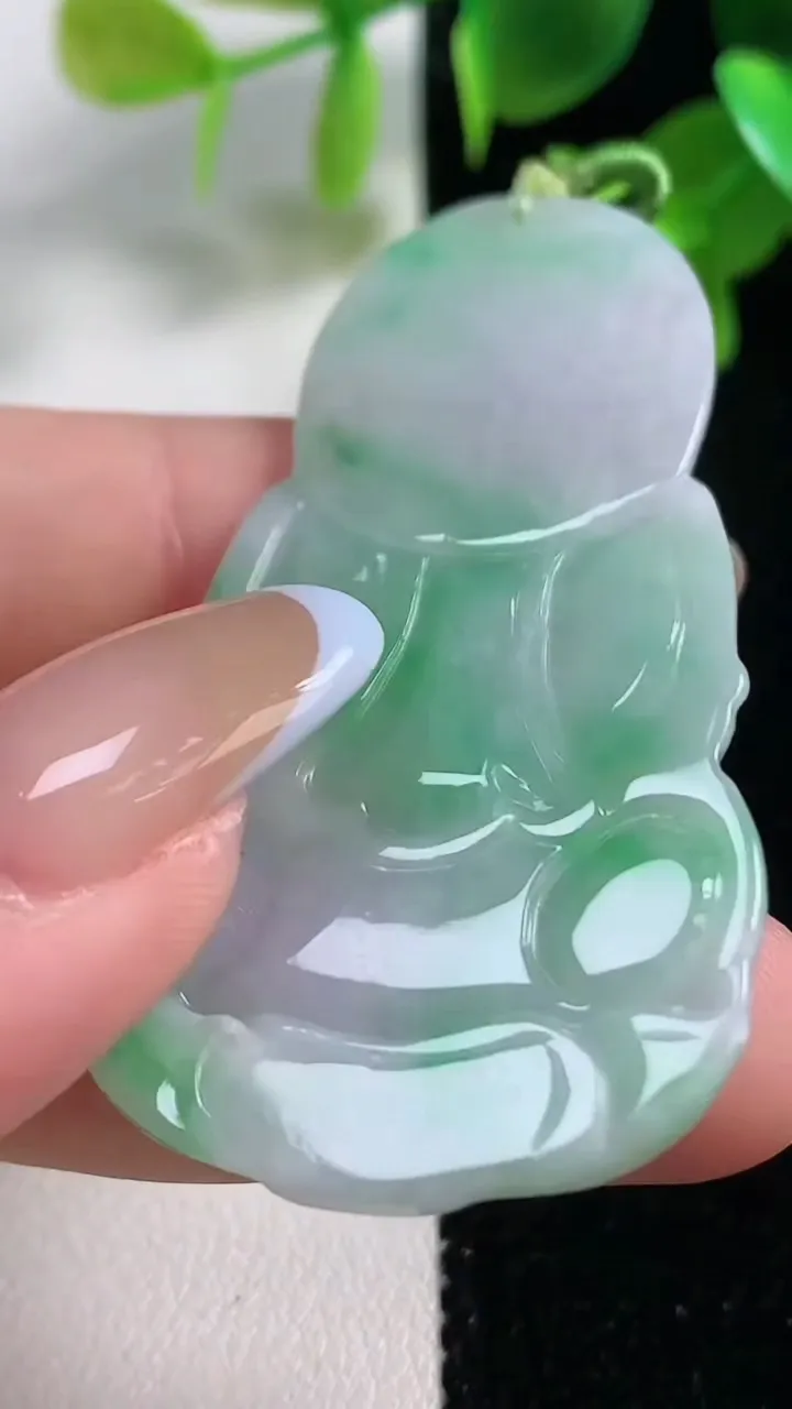 天然A货翡翠观音菩萨吊坠，尺寸55-30-4.4，重量:12.99g
10月29日