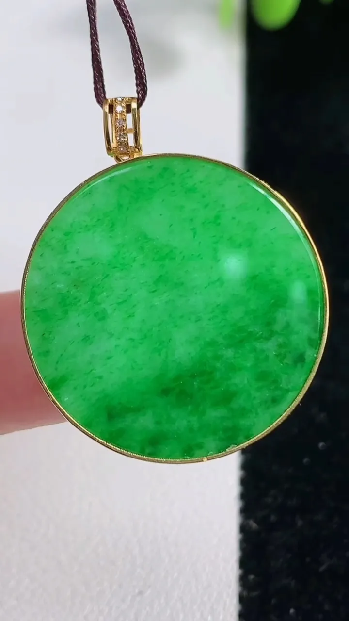 天然A货翡翠无事牌吊坠，尺寸27-2，重量:4.67g
10月29日