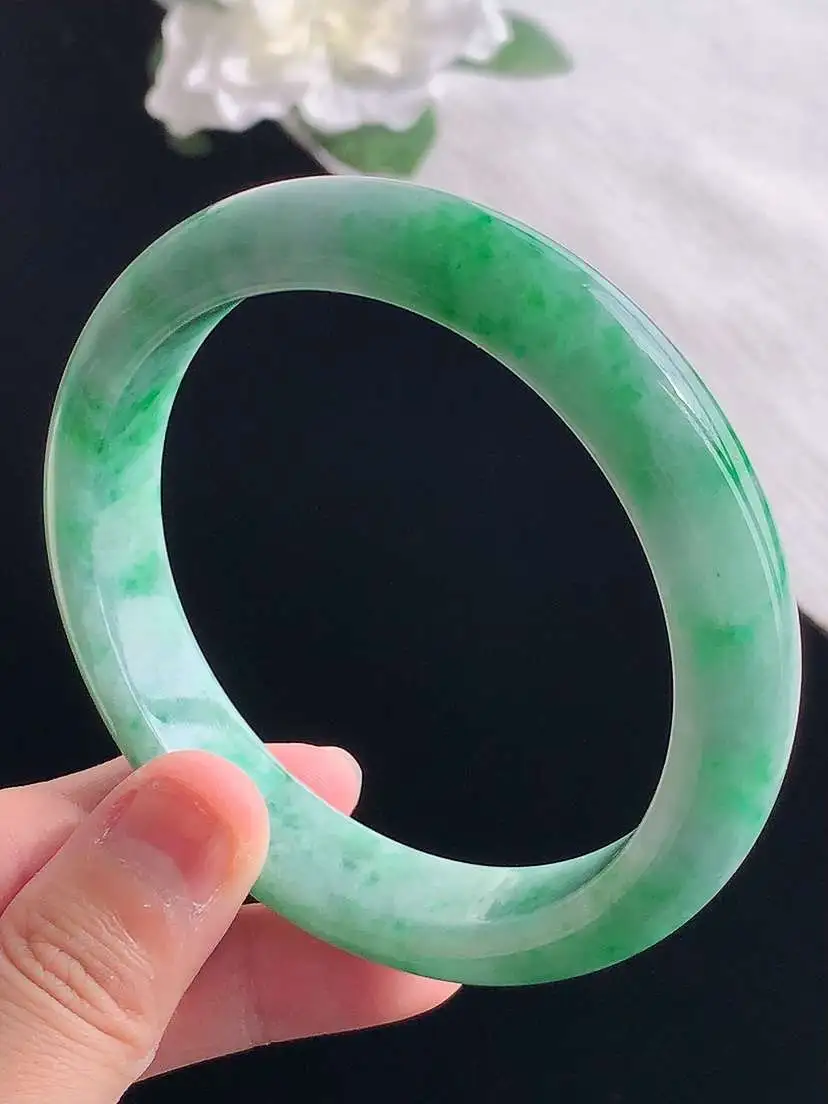 a货翡翠老坑冰种飘绿正装正圈手镯62-63大圈口  尺寸62.2×12.8×8.8mm 重量66.54g 1028