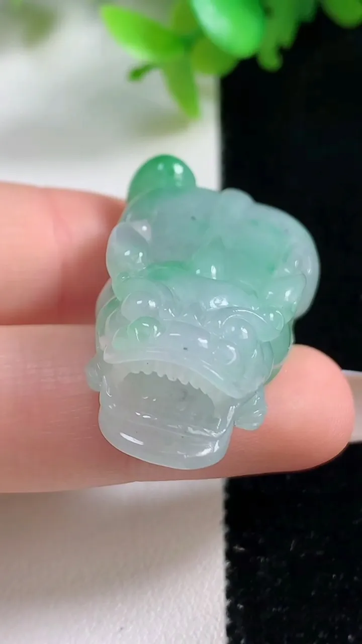 天然A货翡翠貔貅吊坠，尺寸36-21.4-12.2，重量:20.22g
10月29日