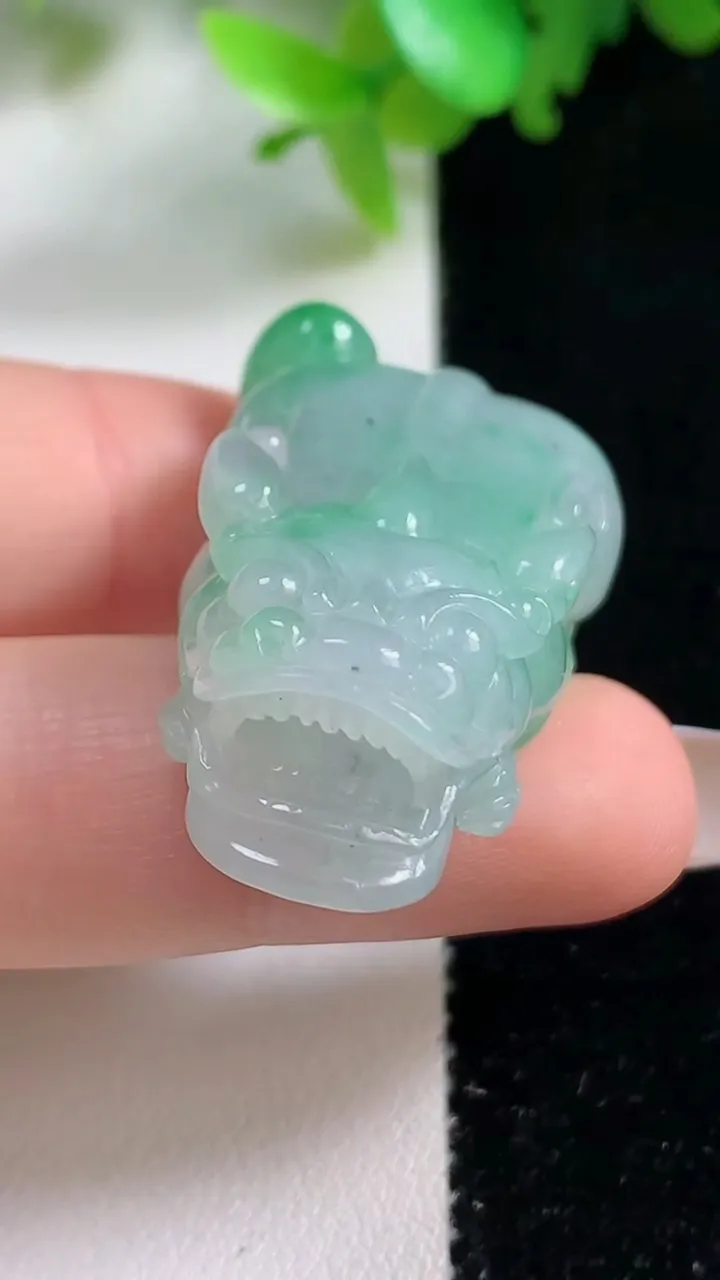 天然A货翡翠貔貅吊坠，尺寸36-21.4-12.2，重量:20.22g
10月29日