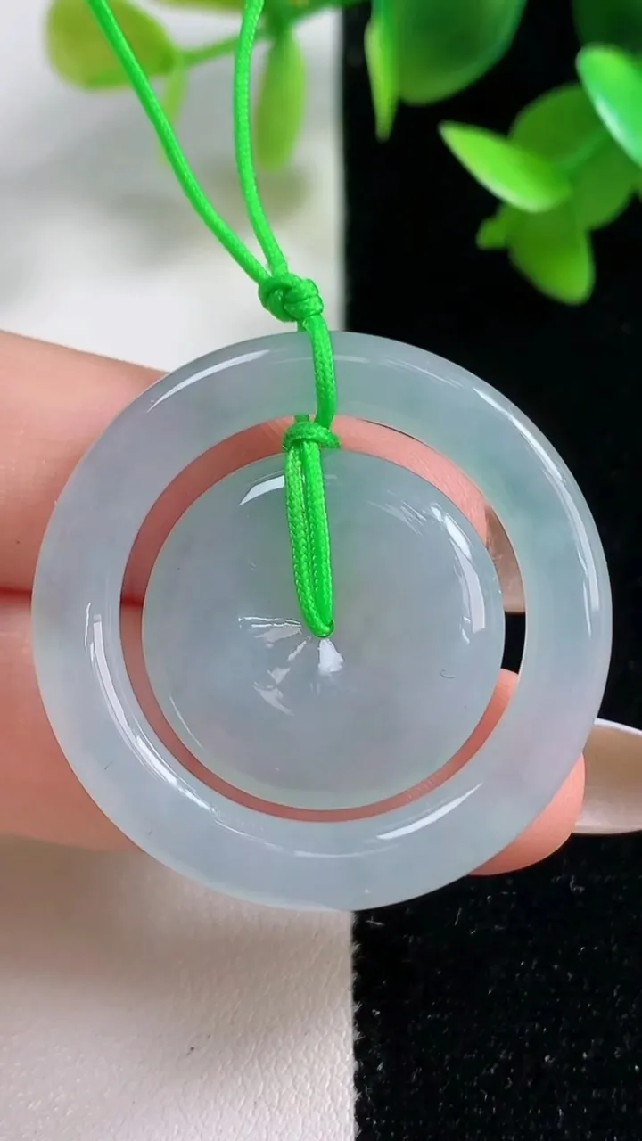 天然A货翡翠母子平安扣吊坠，尺寸34.2-4.8，重量:10.58g
10月29日