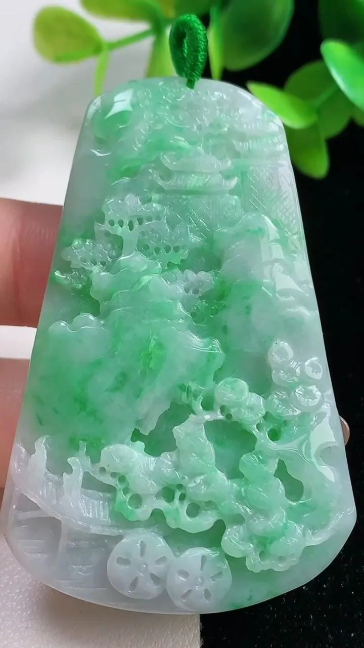 天然A货翡翠山水牌吊坠，尺寸62.8-39.3-5.5，重量:26.18g
10月29日