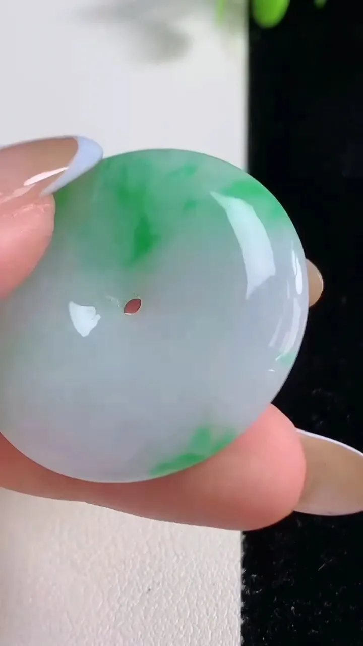 天然A货翡翠平安扣吊坠，尺寸36-5，重量:16.60g
10月29日