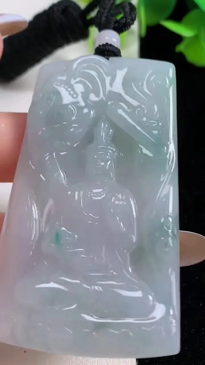 天然A货翡翠普贤菩萨吊坠，尺寸65.2-38.5-6，重量:36.91g
10月29日