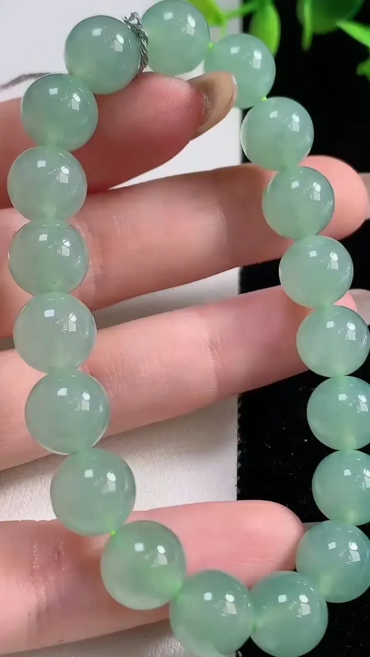 天然A货翡翠圆珠手串，尺寸10-19颗，重量:33.44g10月29日
工厂直销收藏佳品,种好水足，