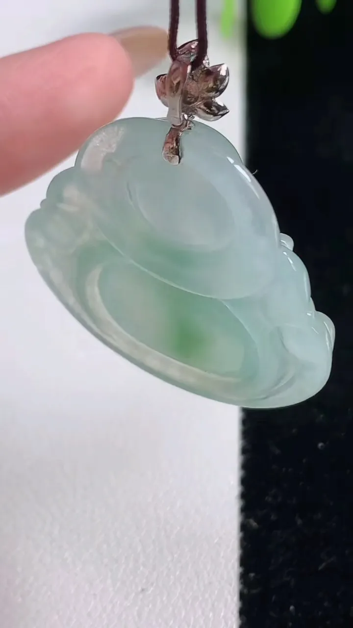 天然A货翡翠佛公吊坠，尺寸32.5-33.5-6.4，重量:10.15g
10月29日