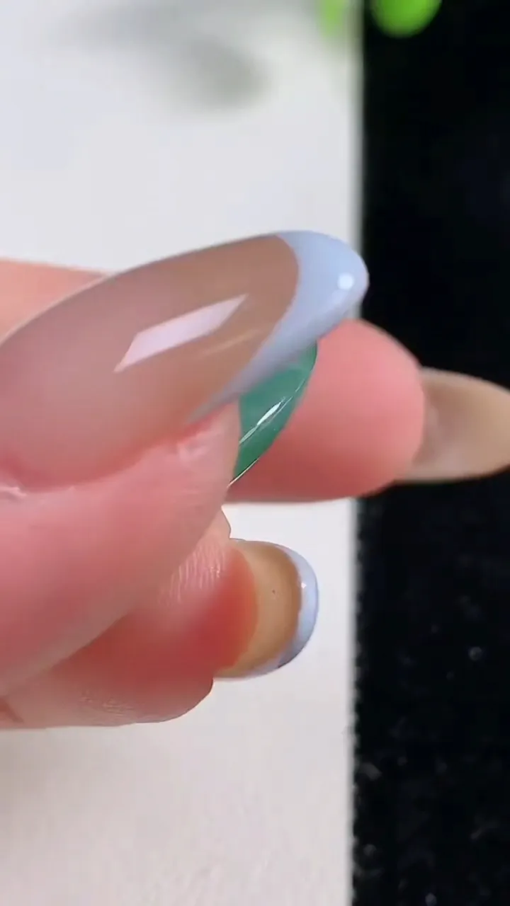 天然A货翡翠平安扣吊坠，尺寸25.6-6，重量:8.73g
10月29日