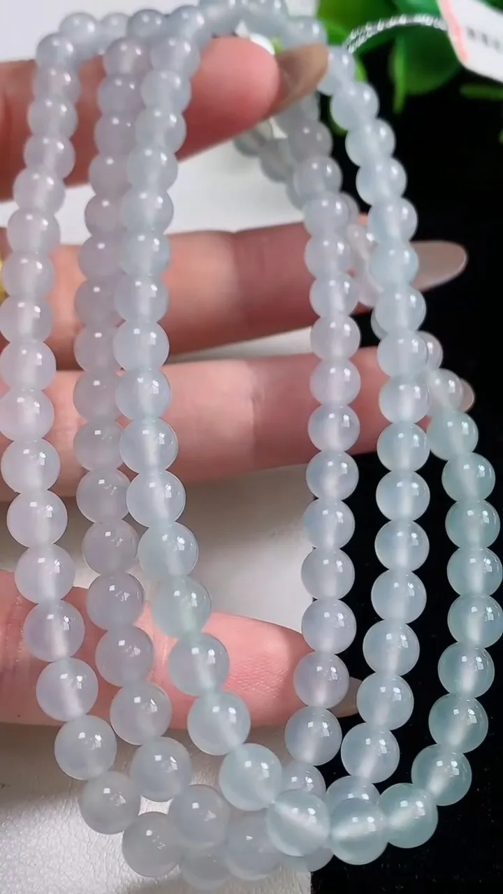 天然A货翡翠种白冰圆珠项链，尺寸5.8-118颗，重量:44.51g10月29日
工厂直销收藏佳品,种好水足，色泽均匀，有种有色，上手高大气！