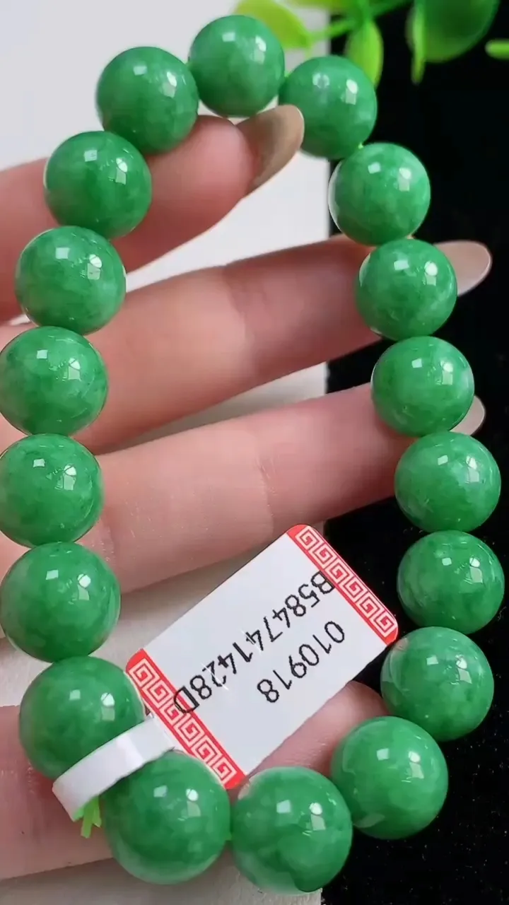 天然A货翡翠圆珠手串，尺寸10.9-18颗，重量:42.47g10月29日
工厂直销收藏佳品,种好水