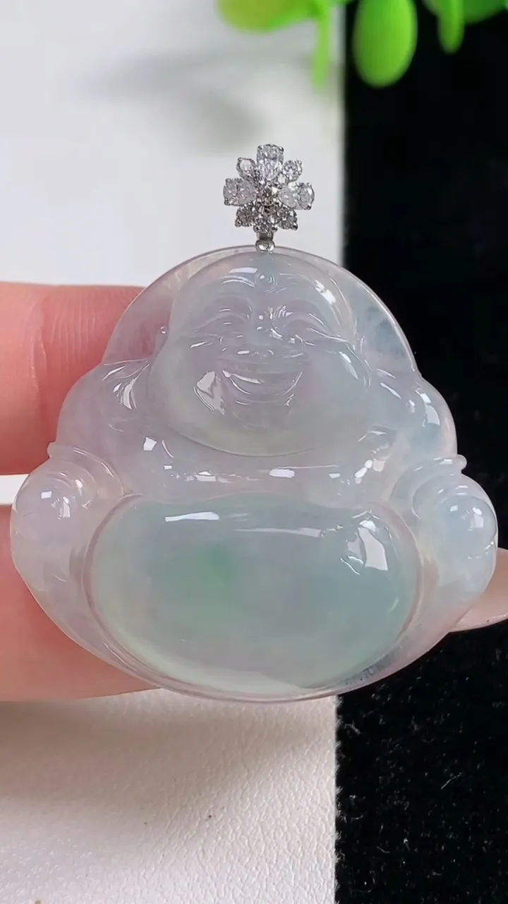 天然A货翡翠佛公吊坠，尺寸35.3-37.6-6，重量:12.52g
10月29日