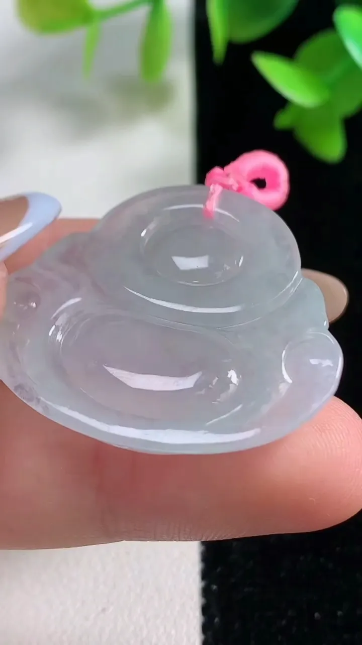 天然A货翡翠佛公吊坠，尺寸29.6-32.3-6.2，重量:8.98g
10月29日