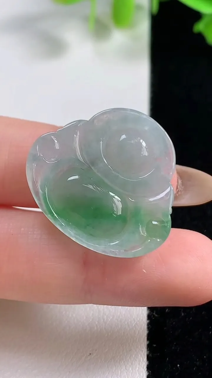 天然A货翡翠佛公吊坠，尺寸24.2-27-6.8，重量:5.68g
10月29日