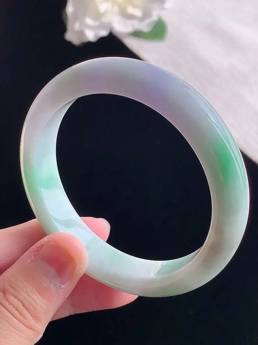 a货翡翠老坑冰种春带彩紫罗兰飘绿正装正圈手镯53-57圈口  尺寸53.7×12×8.8mm 重量49.28g 1028