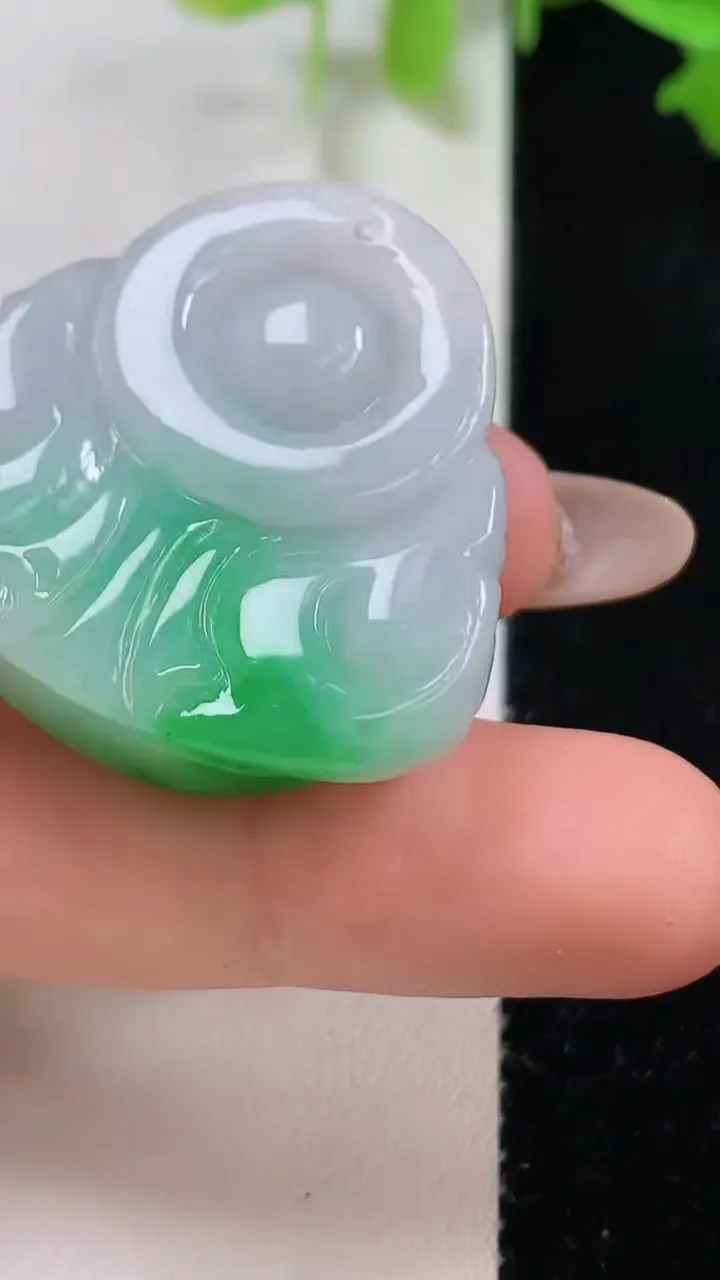 天然A货翡翠佛公吊坠，尺寸30.8-33.3-12，重量:22.58g
10月29日