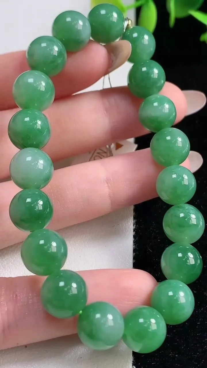 天然A货翡翠圆珠手串，尺寸10-19颗，重量:31.96g10月29日
工厂直销收藏佳品,种好水足，