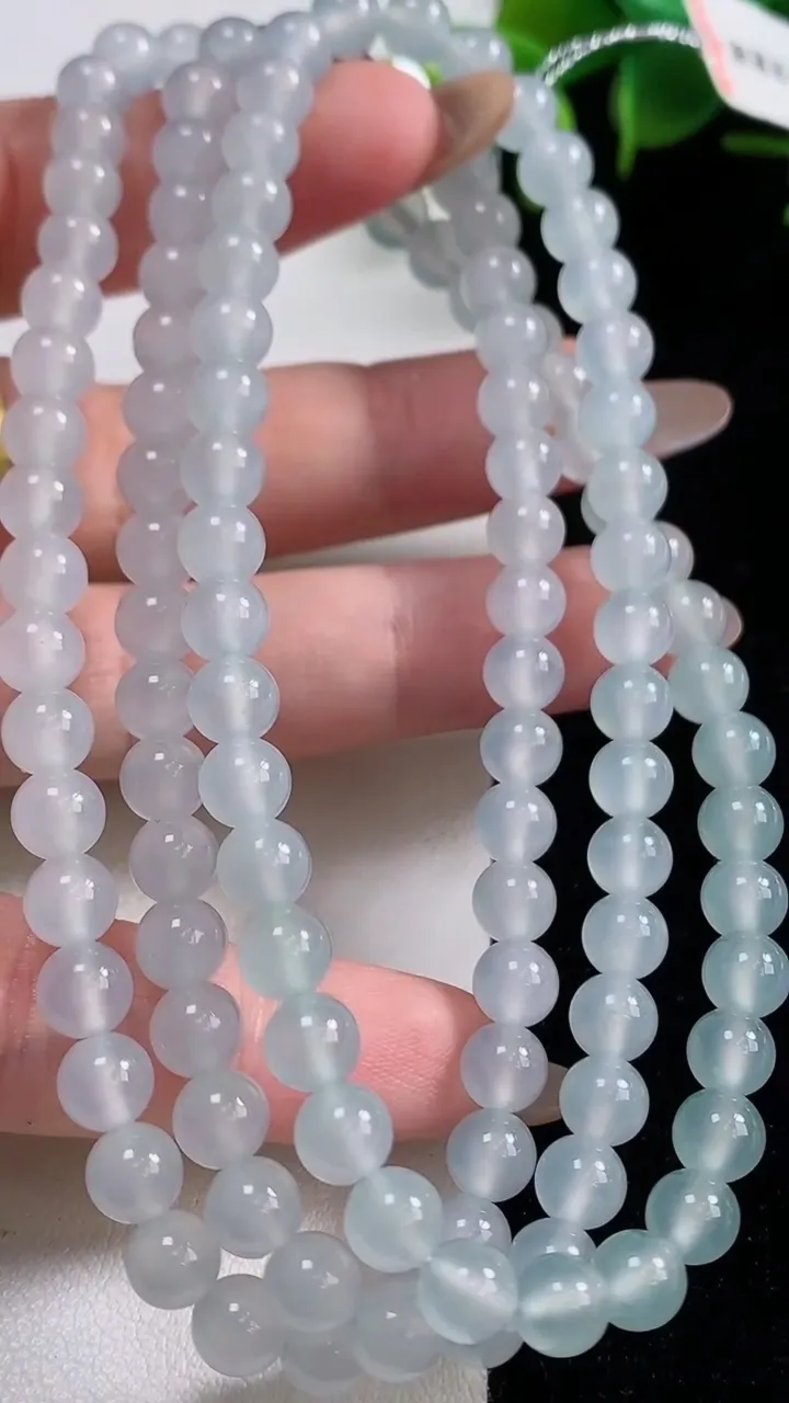 天然A货翡翠种白冰圆珠项链，尺寸5.8-118颗，重量:44.51g10月29日
工厂直销收藏佳品,种好水足，色泽均匀，有种有色，上手高大气！