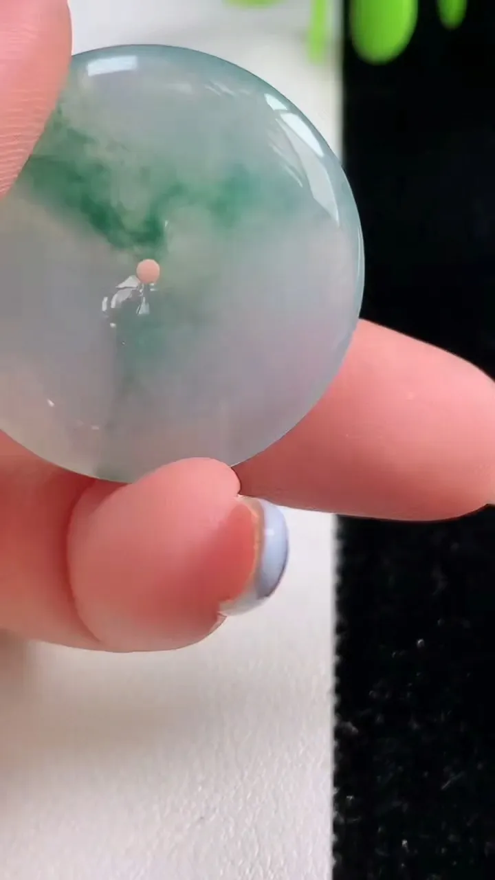 天然A货翡翠冰种飘花平安扣吊坠，尺寸30.8-5，重量:10.00g
10月29日