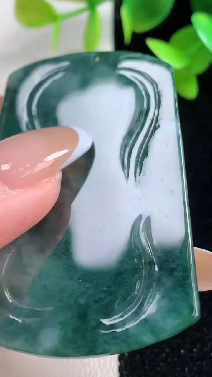 天然A货翡翠飘花祥龙财神爷吊坠，尺寸58-38.6-5.2，重量:25.40g
10月29日