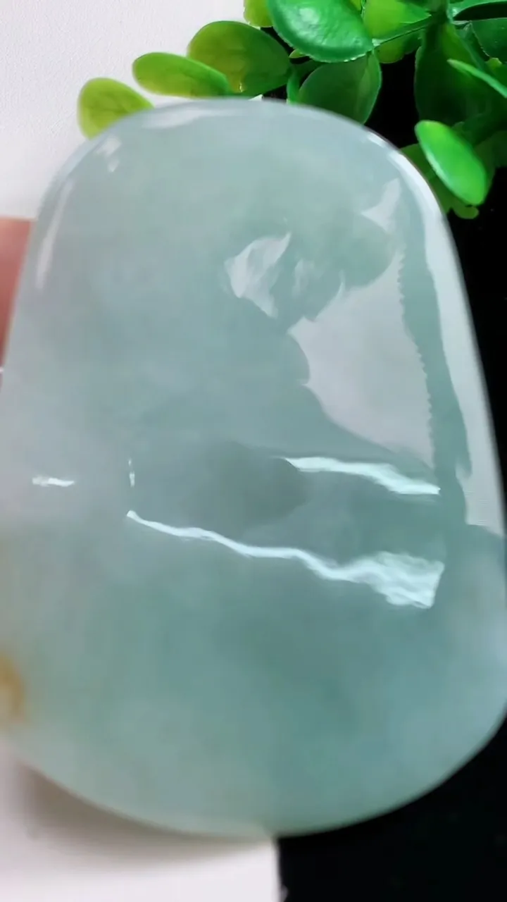 天然A货翡翠大势至菩萨吊坠，尺寸75-55.2-6.8，重量:61.93g
10月29日