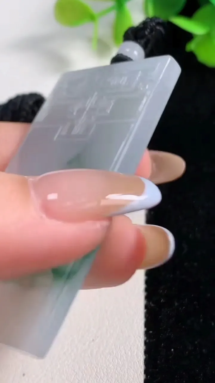 天然A货翡翠冰种飘花仿古无事牌吊坠，尺寸59-33-5，重量:37.62g
10月29日