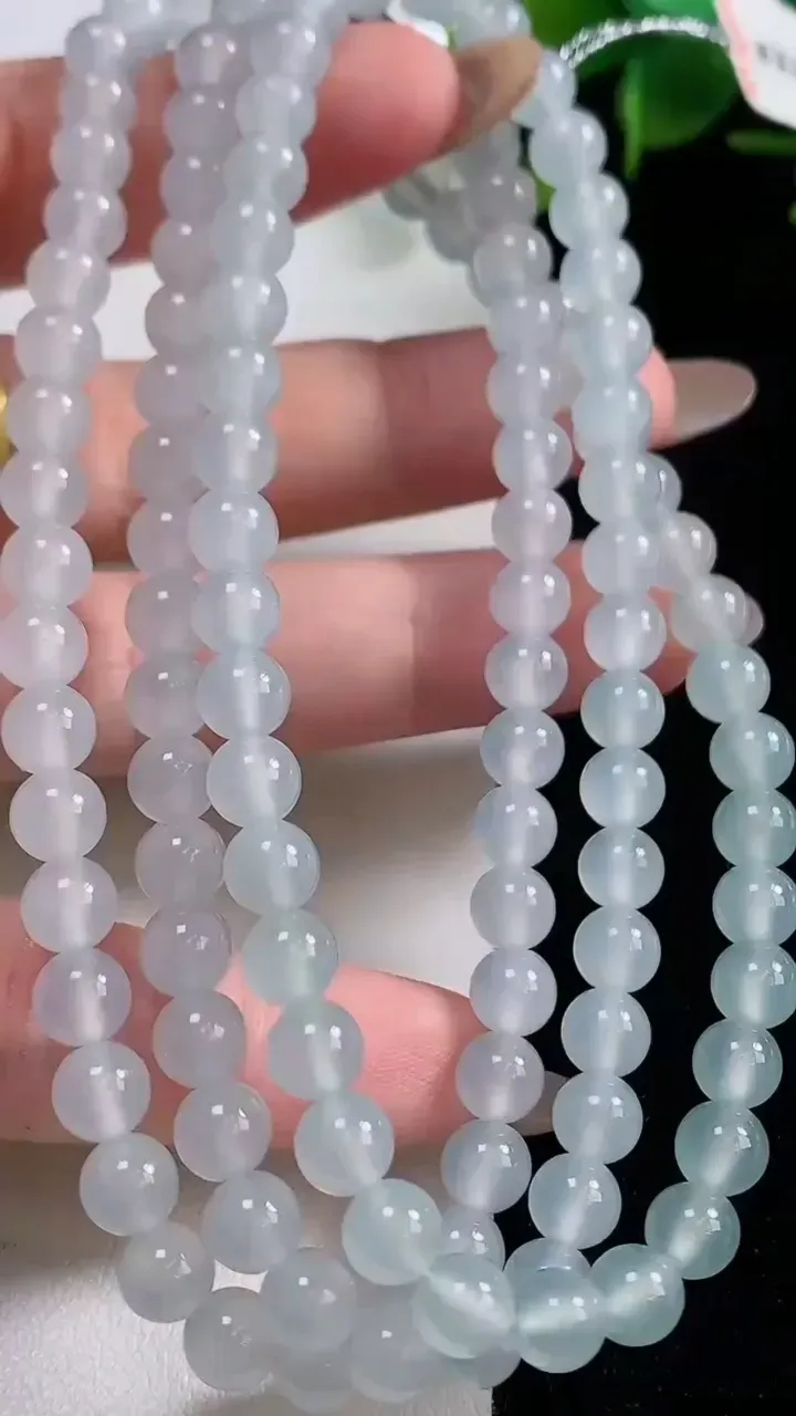 天然A货翡翠种白冰圆珠项链，尺寸5.8-118颗，重量:44.51g10月29日
工厂直销收藏佳品,