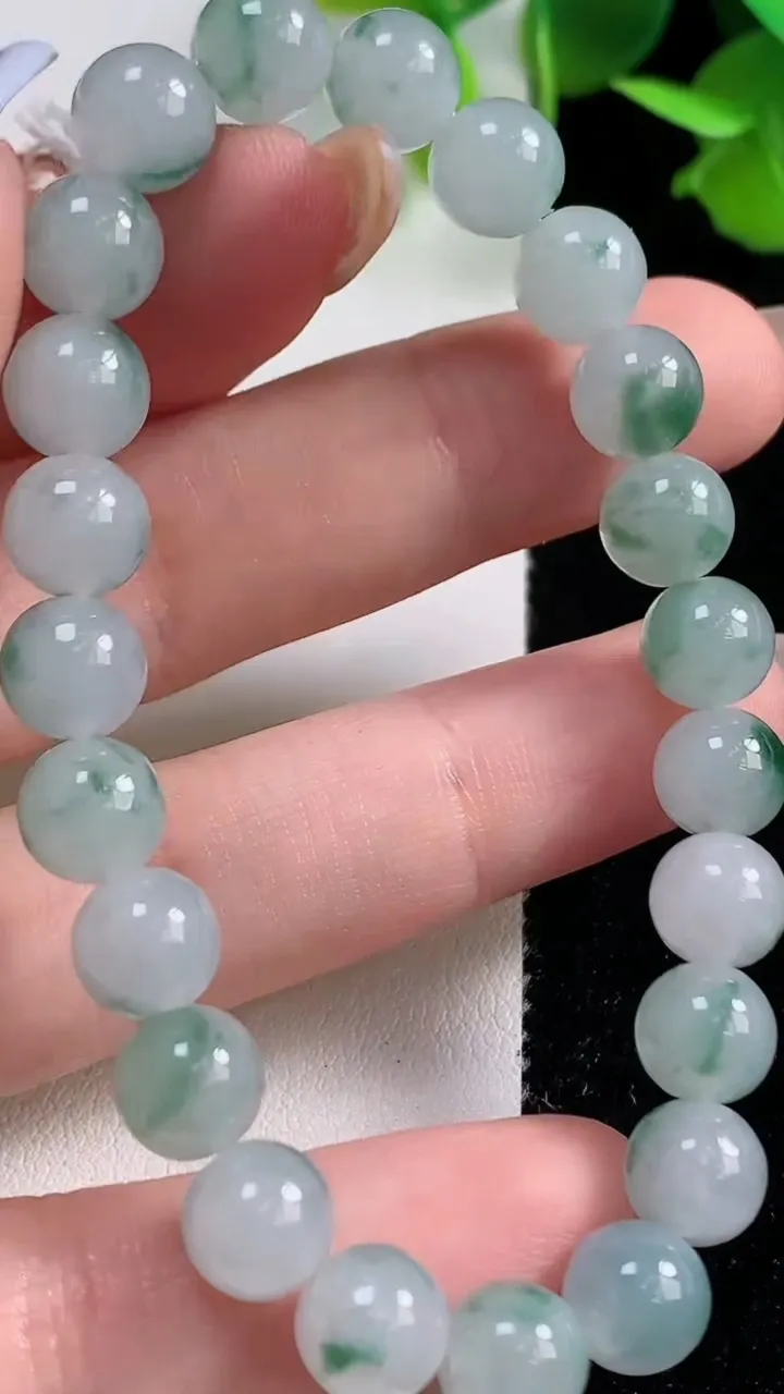 天然A货翡翠种飘花圆珠手串，尺寸7.8-23颗，重量:19.81g10月29日
工厂直销收藏佳品,种
