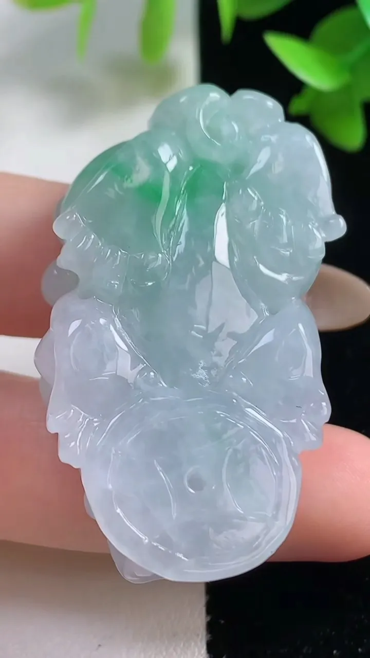 天然A货翡翠貔貅吊坠，尺寸45.6-24-12.4，重量:30.51g
10月29日