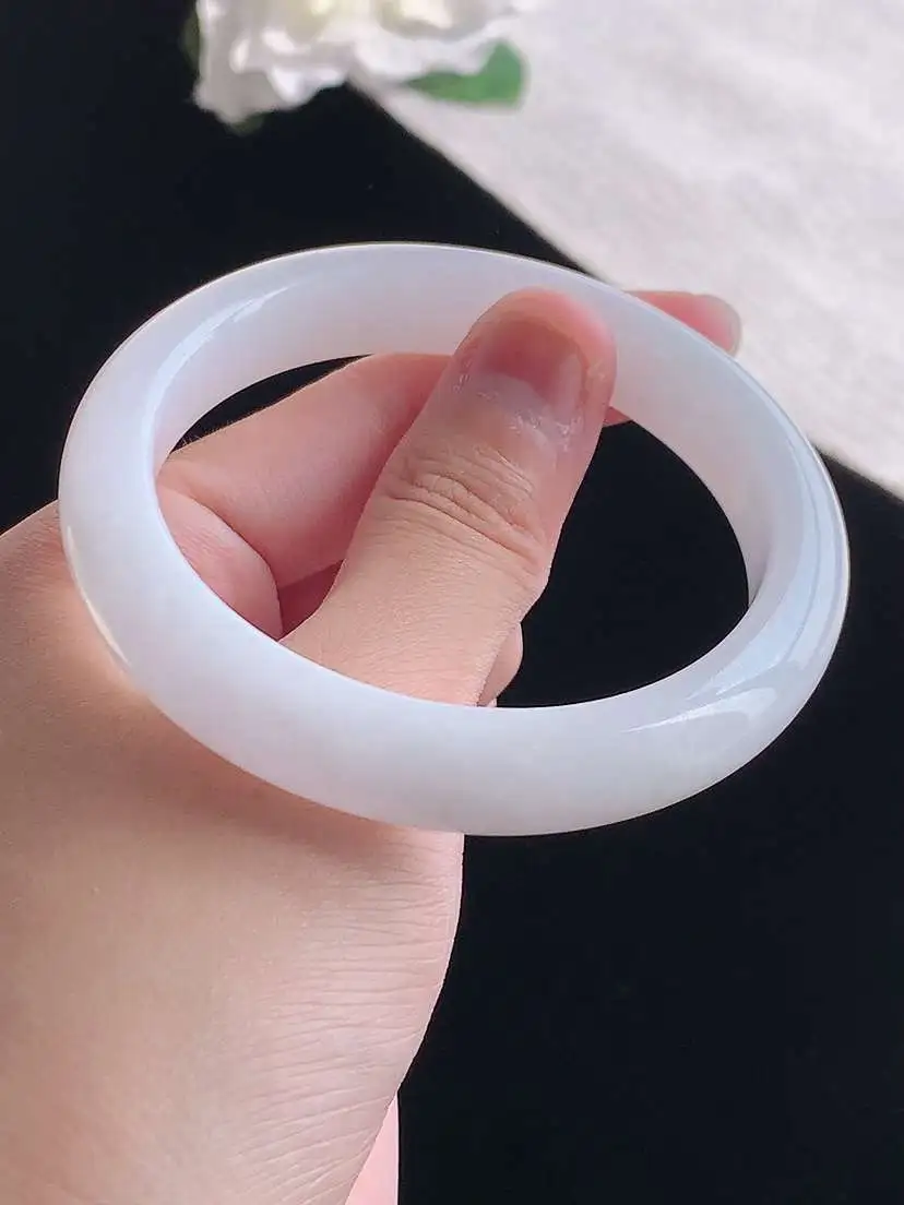a货翡翠老坑冰种白月光正装正圈手镯56-57圈口  尺寸56.6×12×8.4mm 重量54.52g