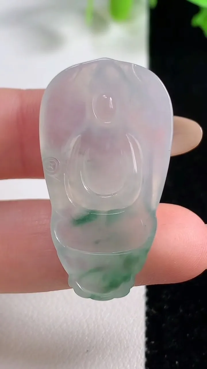 天然A货翡翠冰种飘花大势至菩萨吊坠，尺寸38-21-4.7，重量:7.34g
10月29日